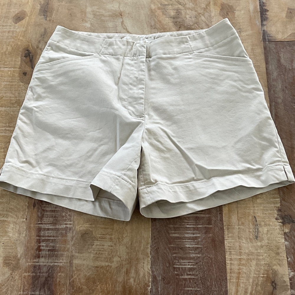 Nike Golf Women's Cream Casual Chino Bermuda Shorts size 4.